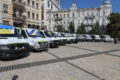 New Zealanders Hand Over Ambulances to the Ukrainian Armed Forces