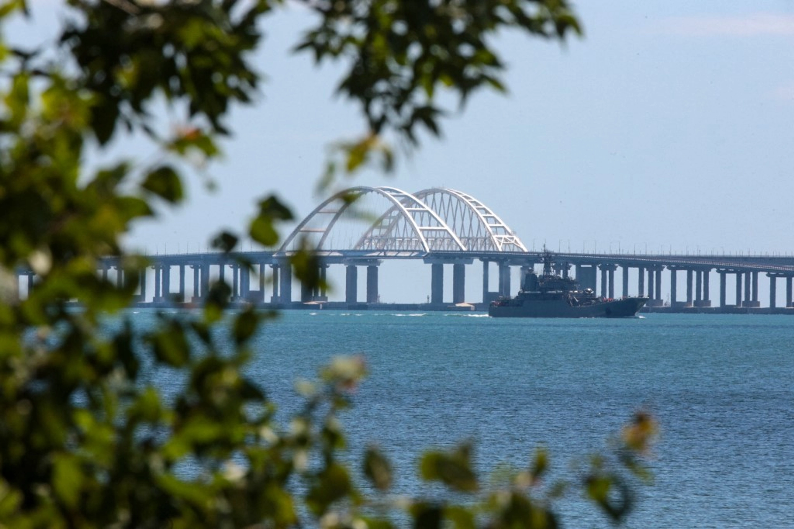 Russia Prepares for Ukrainian Airborne Assault in Crimea as Partisans Highlight Growing Defenses