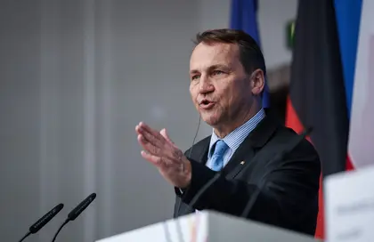 Poland’s Sikorski to Putin: You Are Putting Ukrainian Children in Camps Like Nazis Did in My Country