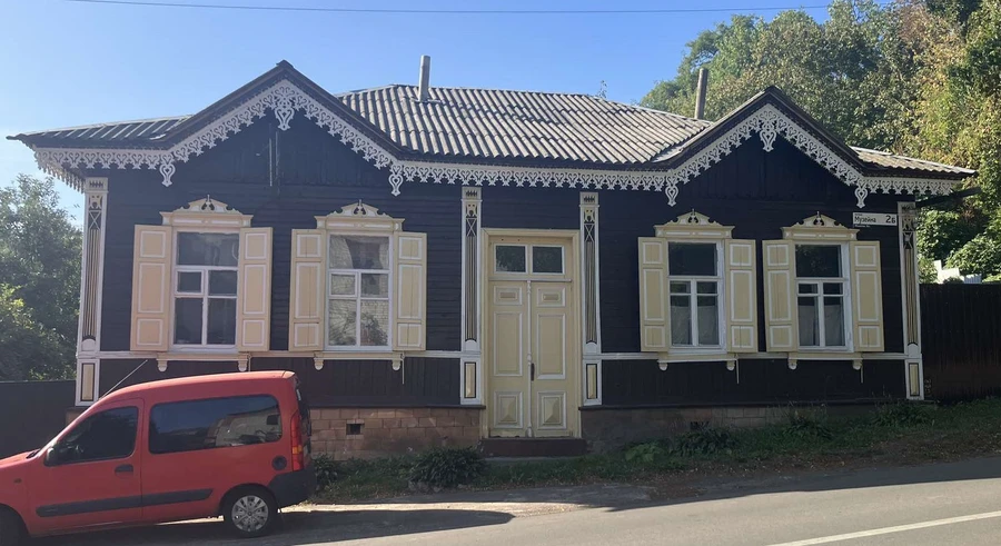 Not Russian, but Pan-European: Chernihiv Volunteer Restores Unique Wooden Houses