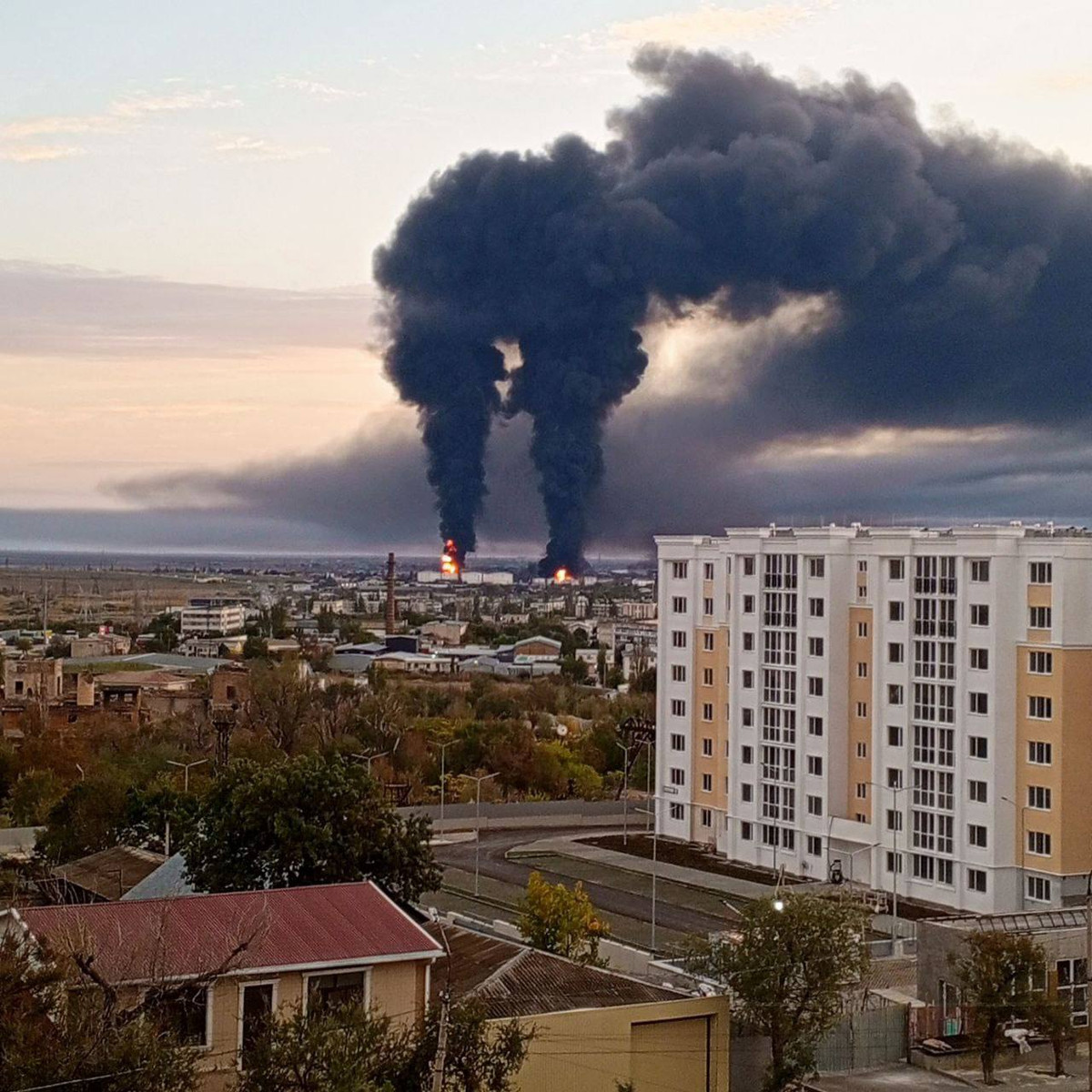 Oekraïense troepen bombarderen het grootste olietransportknooppunt op de Krim