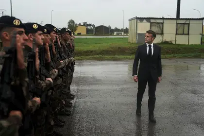 Exclusive Video Shows Ukrainian Troops Training in France as Macron Visits