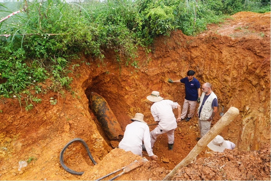 Is Ukraine’s Plan to Recover Explosives from Unexploded Munitions a Practical Solution?