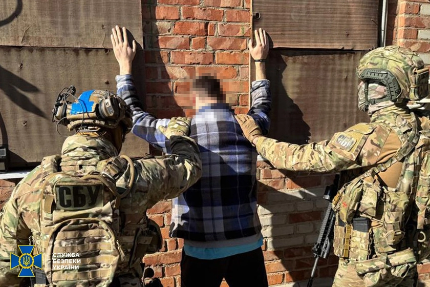 СБУ викрила чотирьох російських агентів, які наводили КАБи на ЗСУ на Донеччині