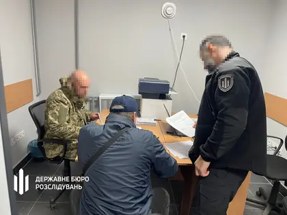 В Україні викрили полковника, який допоміг дружині отримати майже ₴1 млн «бойових»