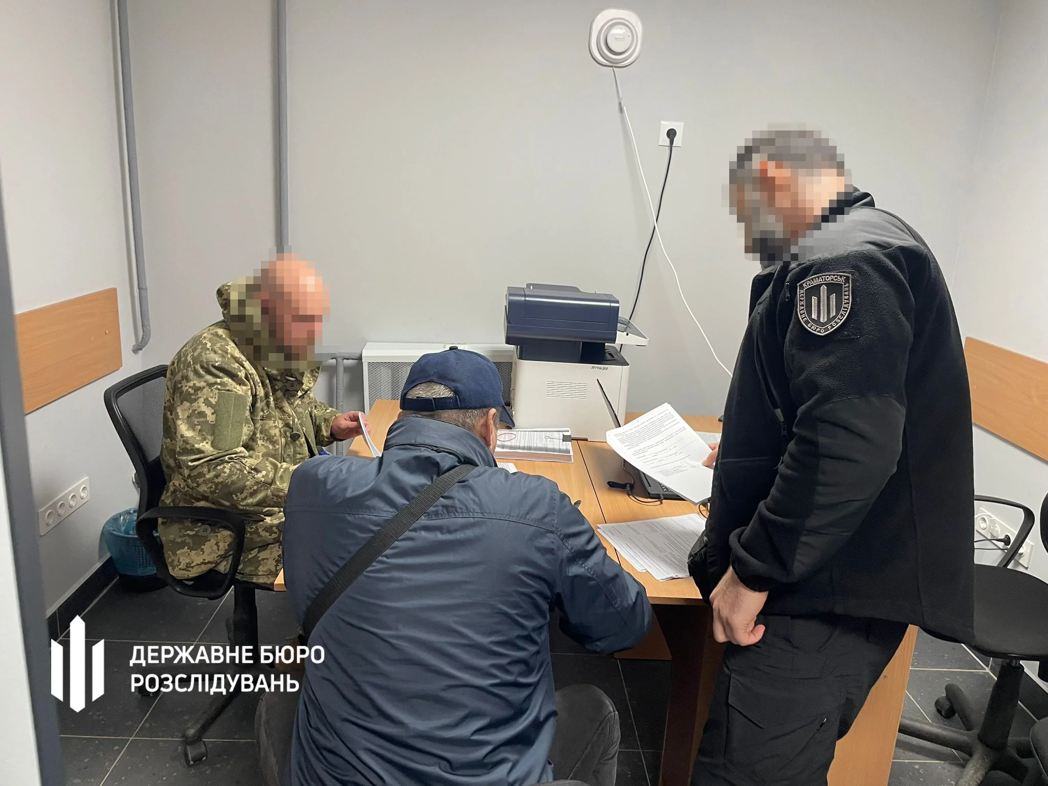 В Україні викрили полковника, який допоміг дружині отримати майже ₴1 млн «бойових»