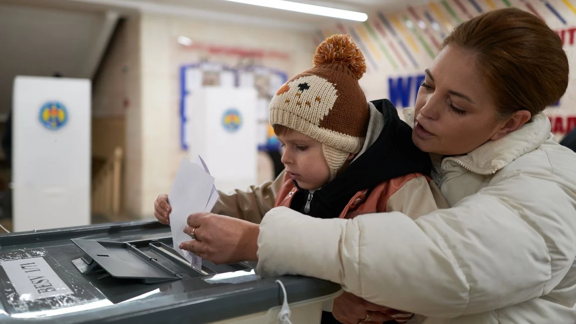 Moldovans Face East-West Choice in Presidential Election on Sunday