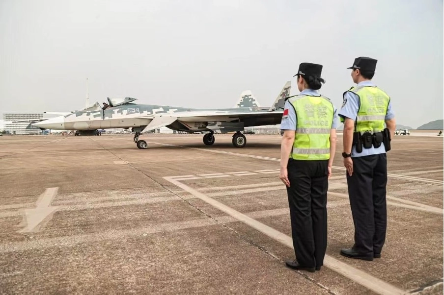 Chinese Visitors Mock Moscow’s Su-57 ‘Felon’ Fighter at Zhuhai Air Show