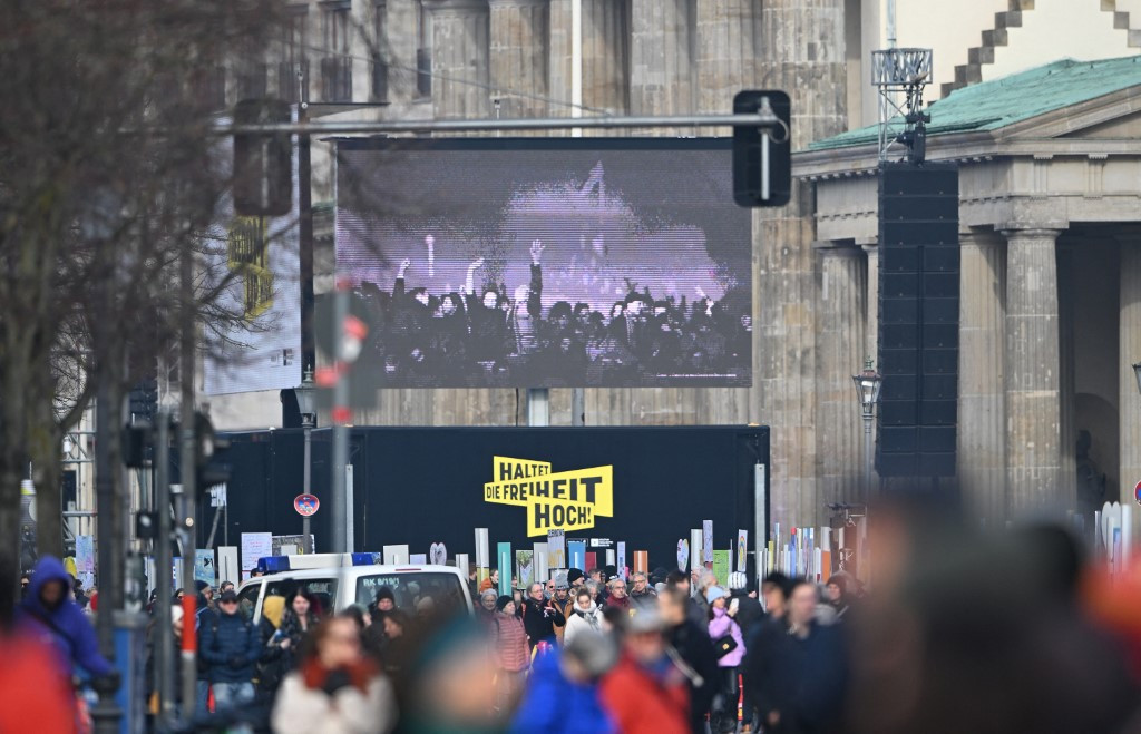 35 Years Since Berlin Wall Fall: Celebrating Freedom Amid Global Turmoil