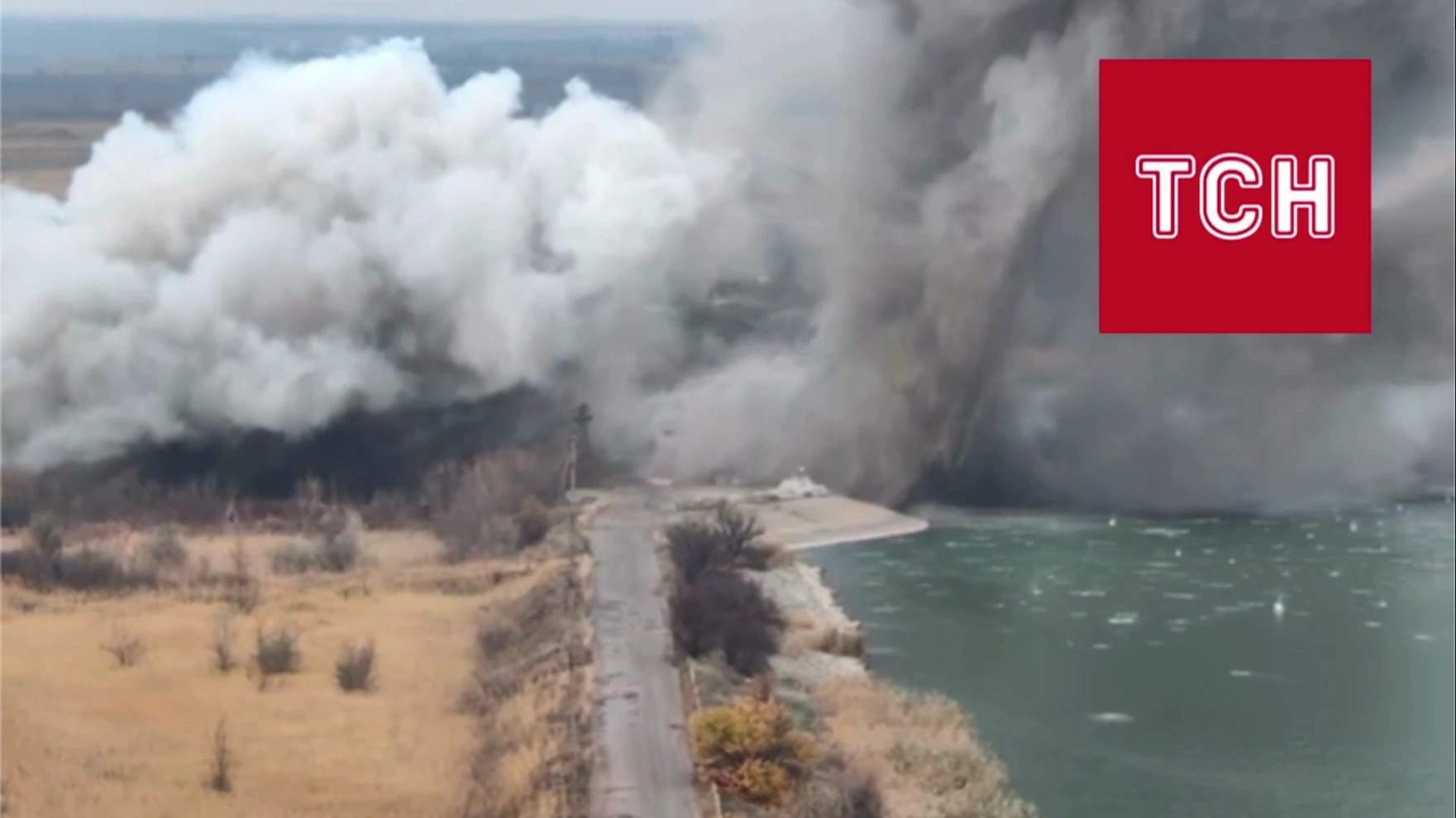 Video Shows Russian Troops Blowing Up Kurakhove Dam in Donetsk Region