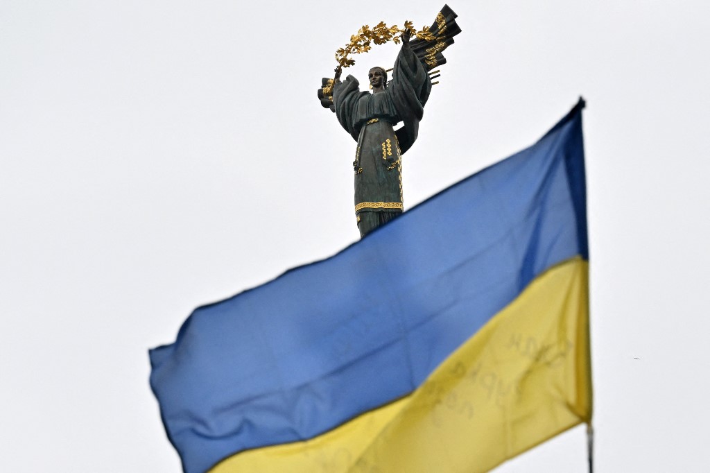 Should Ukraine Become a Nuclear Power?