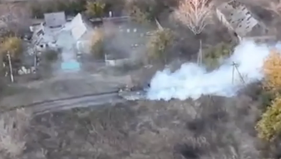 ‘Smoke Screens Protect Troops’ as Ukrainian Tanks Strike Russian Forces and Evade FPV Drones in Kurakhove