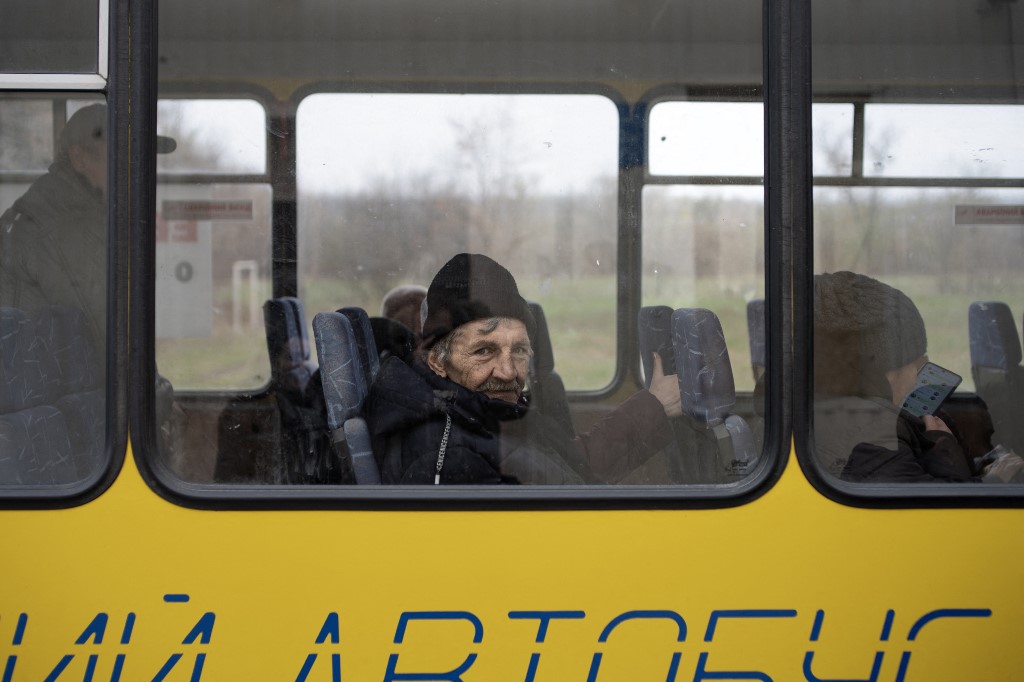 Over 100K Ukrainians Return to Russian-Occupied Donbas as Economic Hardship Grows