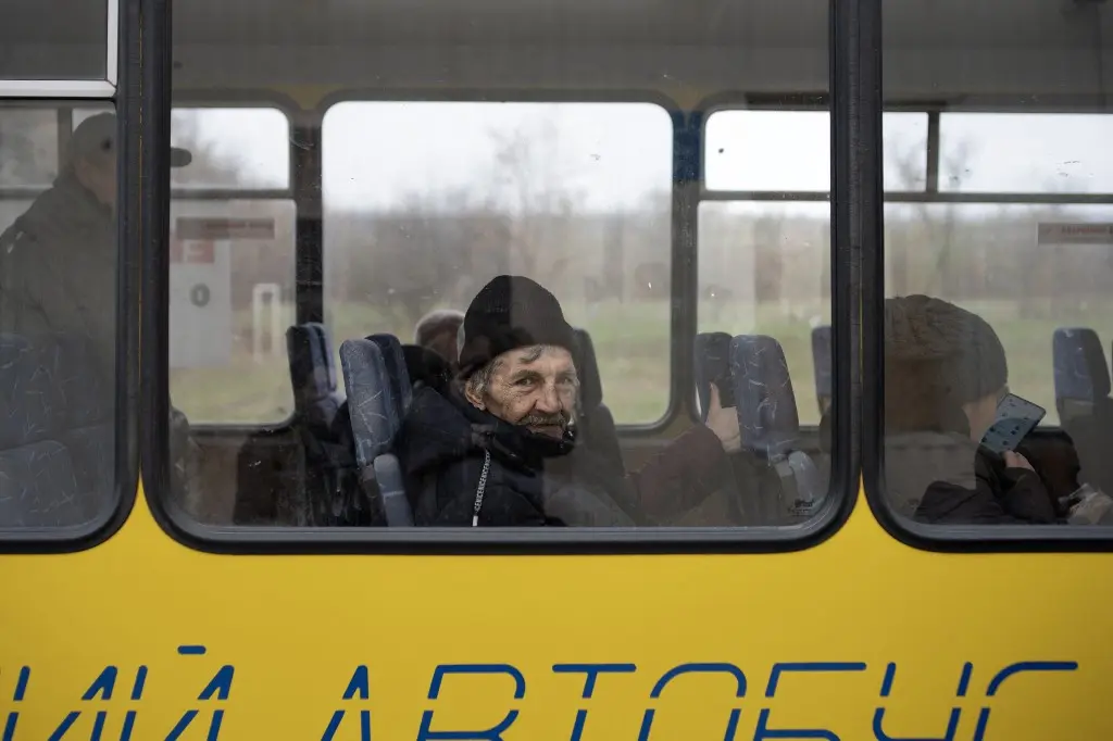 Over 100K Ukrainians Return to Russian-Occupied Donbas as Economic Hardship Grows