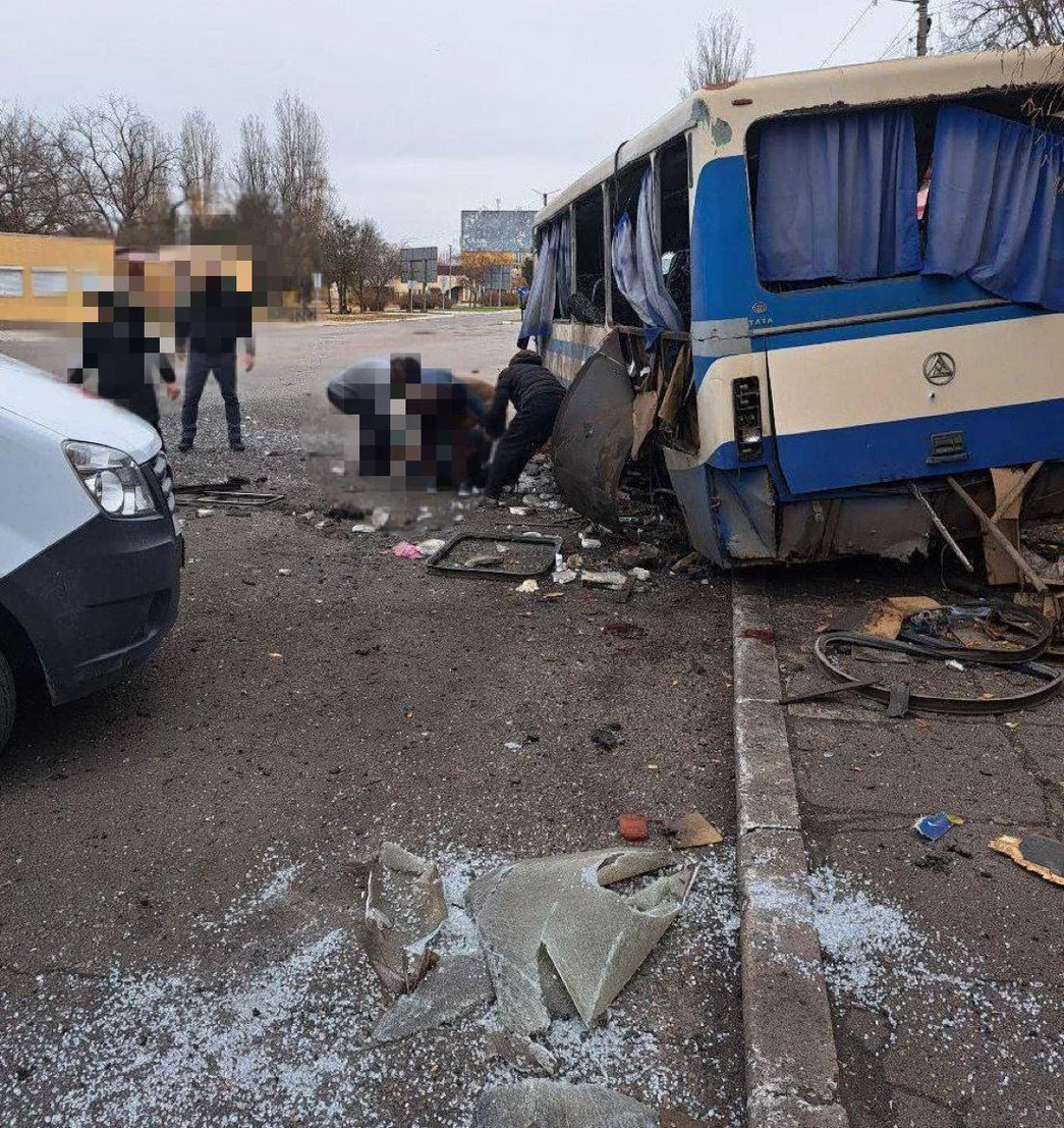 Військові РФ обстріляли зупинку в окупованій Новій Каховці: є загиблі та поранені