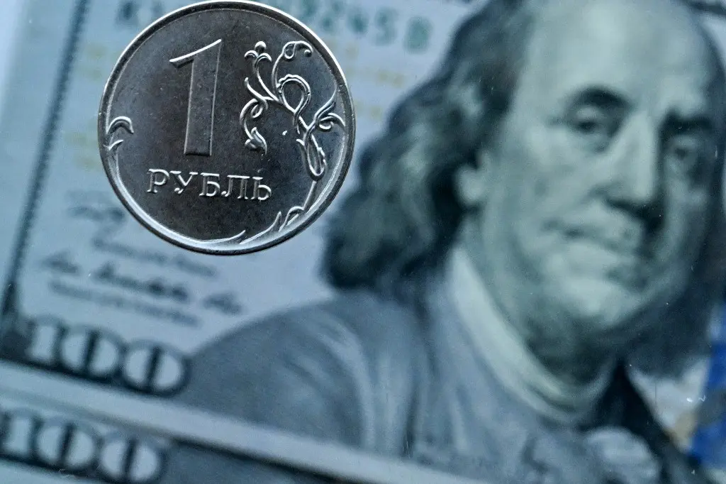 US Dollar Soars Above 105 Rubles: What’s Behind Russia’s Currency Freefall?