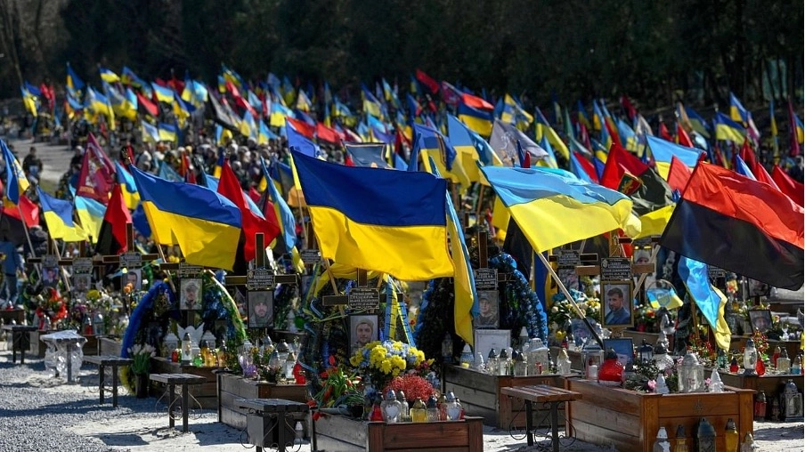 Kyiv Silent on Estimates War Dead Could be 100,000 and Russia’s Over 140,000