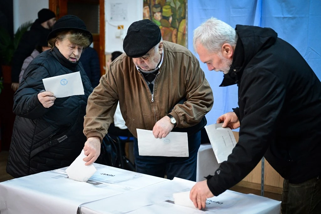 Romanians Return to the Polls with Far Right Hoping to Gain Ground