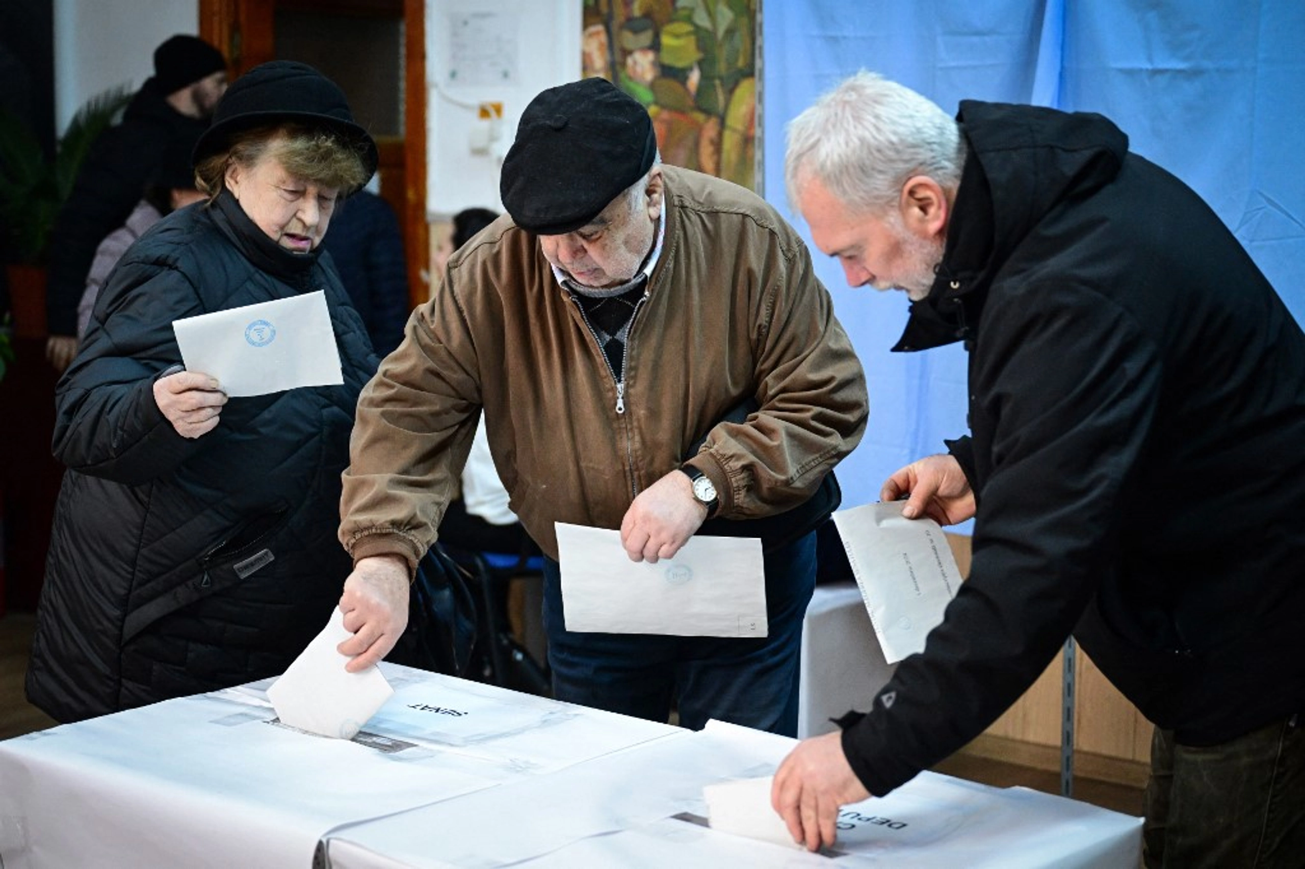 Romanians Return to the Polls with Far Right Hoping to Gain Ground