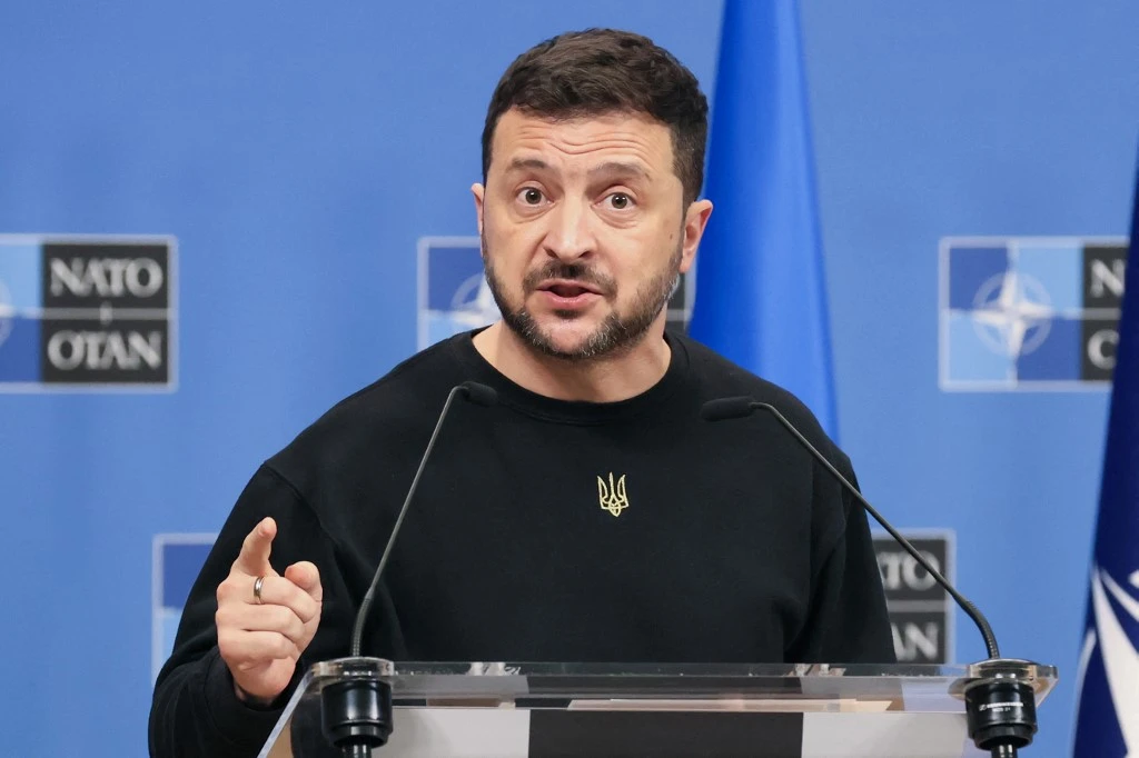 Zelensky Weighs Macron’s Proposal to Deploy Foreign Troops in Ukraine Before NATO Membership