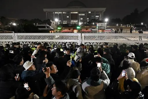 Protests Erupt as South Korea Imposes Martial Law, Special Forces Attempt to Enter Parliament