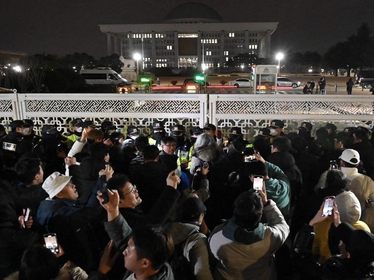 Protests Erupt as South Korea Imposes Martial Law, Special Forces Attempt to Enter Parliament