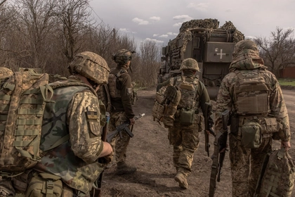 Zelensky Says Russia Losing Battlefield Initiative but Warns Front Can Shift ‘Each Day’