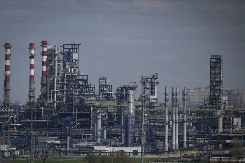 India Snaps Up Russian Oil After US Waiver Amid Middle East Supply Disruptions