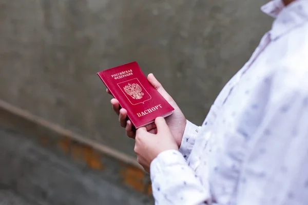 На ТОТ українців позбавлять прав на проживання без російського паспорта