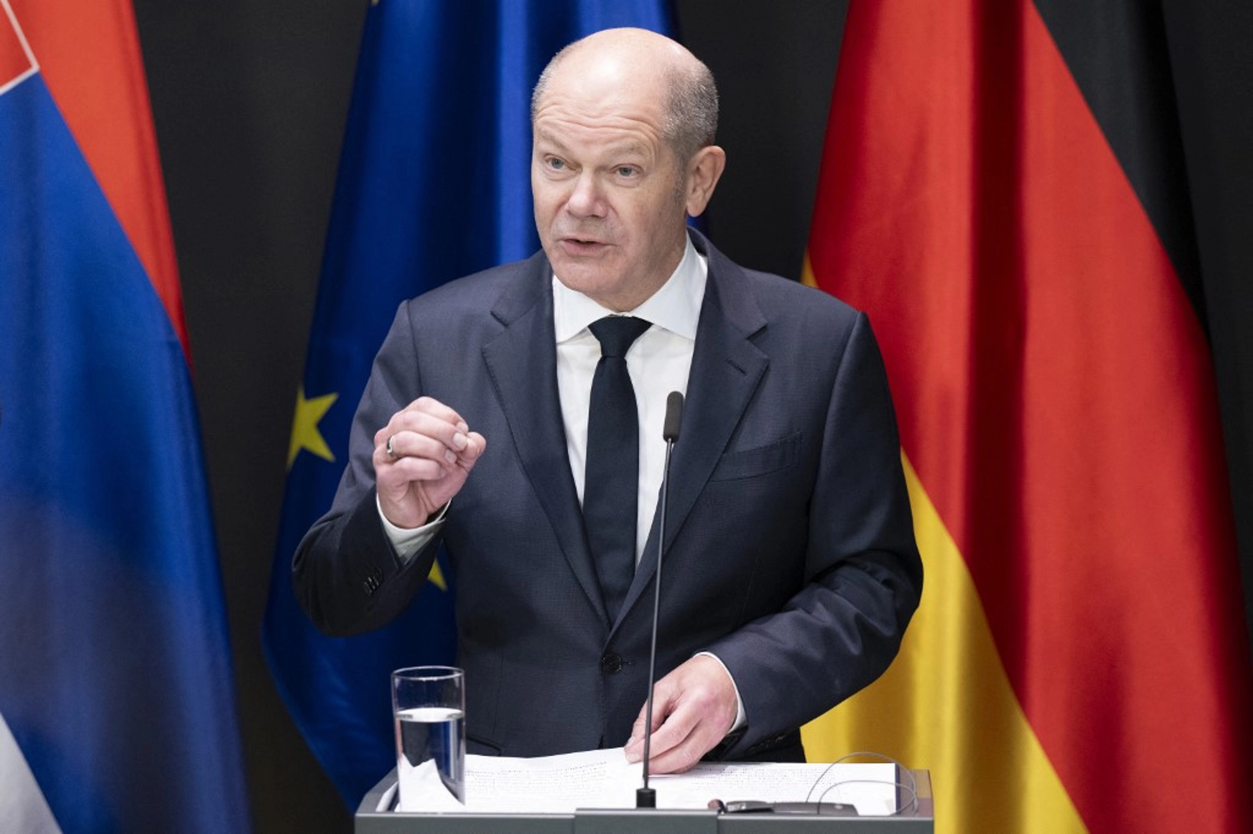 Канцлер Шольц готовий до нових переговорів із Путіним