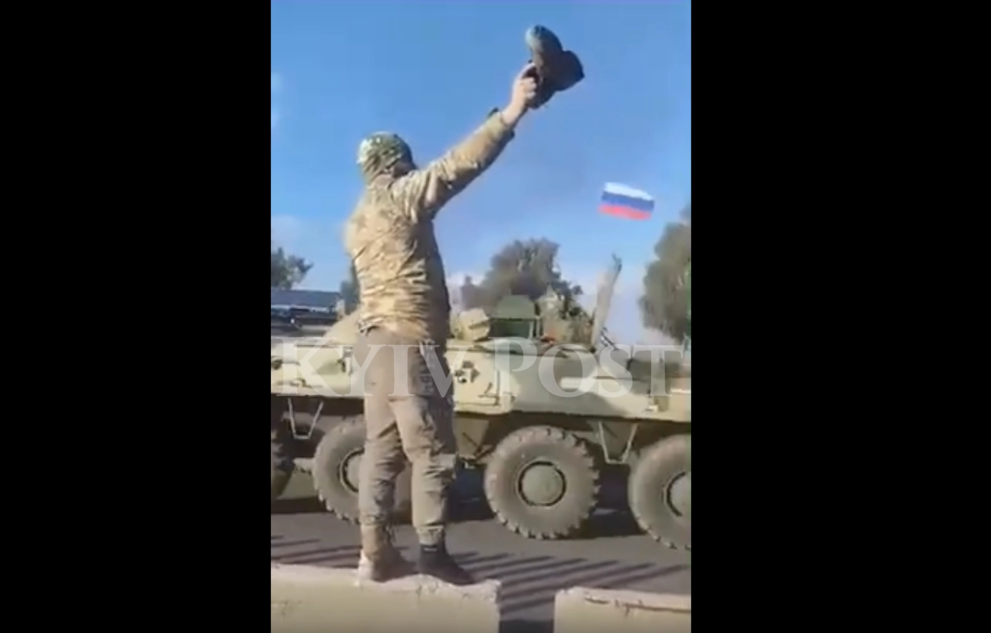 Locals Mock Russian Troops as They Evacuate Syria