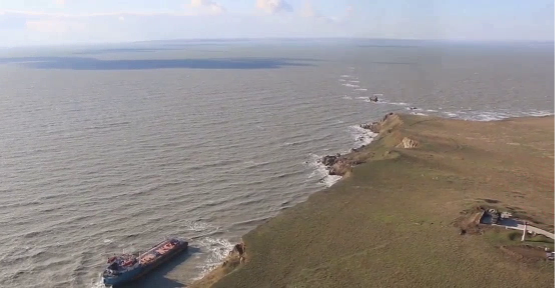 Shipwrecked Russian Tankers Pollute Kerch Strait Wetlands, Birds Covered With Oil