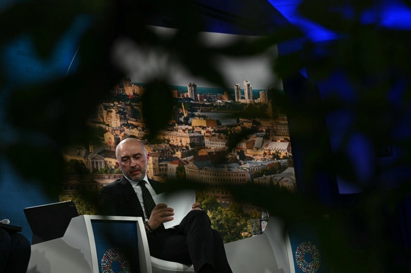 Ukraine Holds Rate at 15.5% as Inflation Eases, IMF Talks Advance