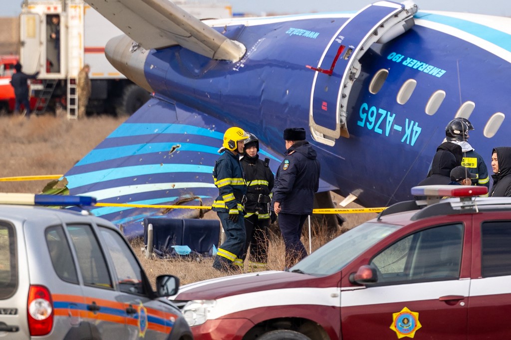 Azerbaijan Demands ‘Decent Behavior’ From Moscow After Plane Crash