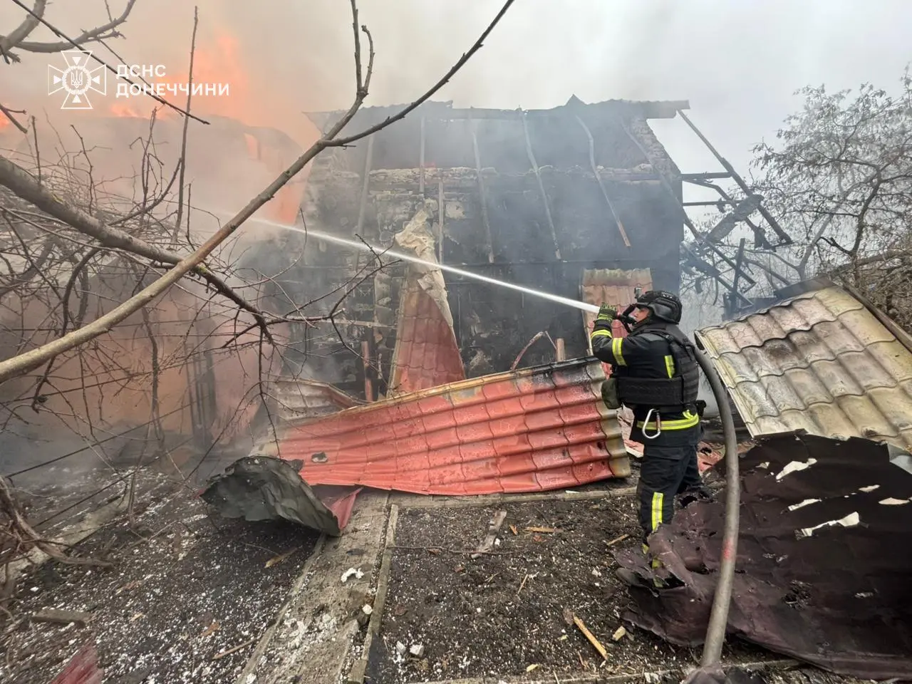 Росіяни обстріляли рятувальників на Донеччині