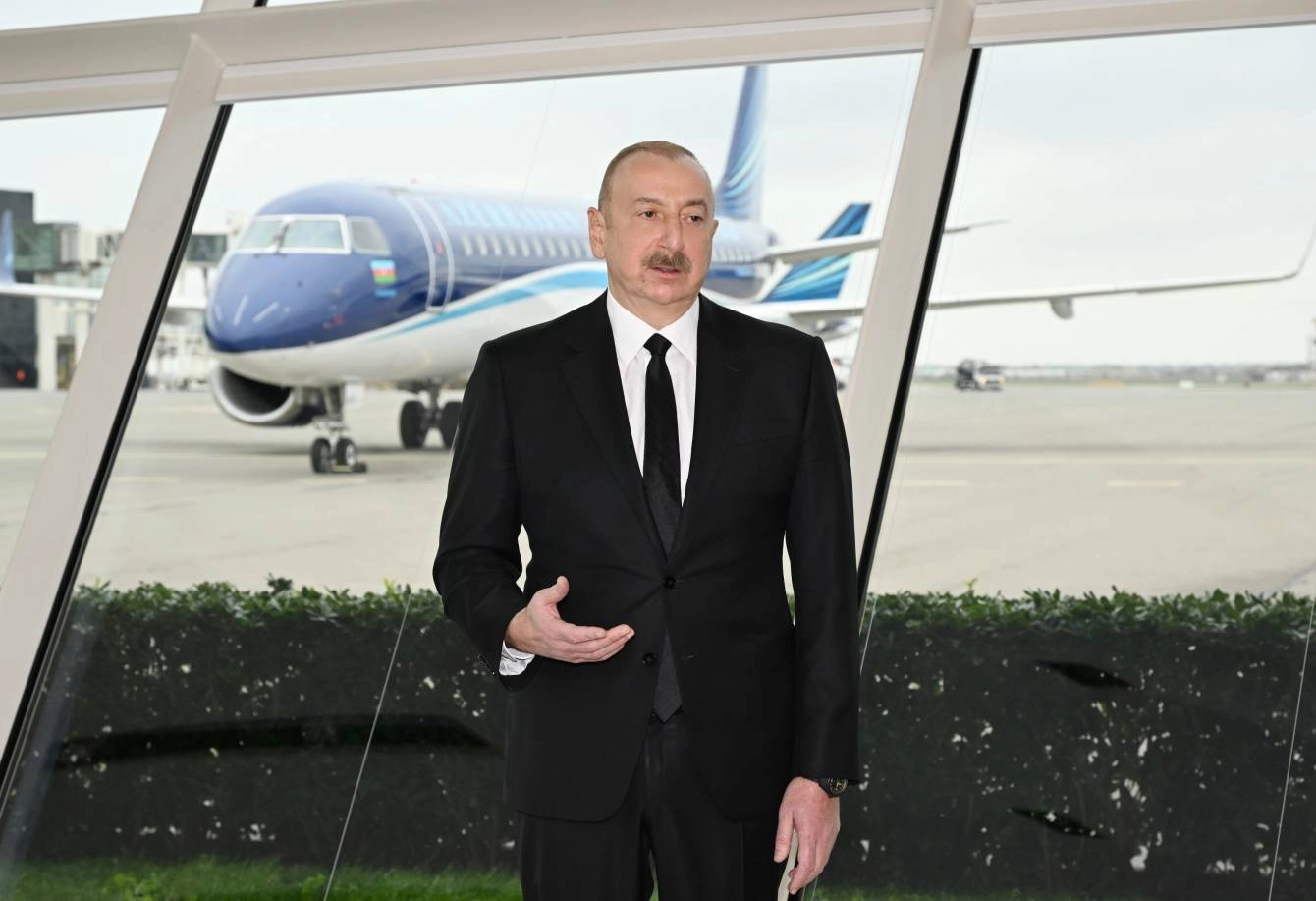 Літак Azerbaijan Airlines атакували з землі на території Росії, - Алієв