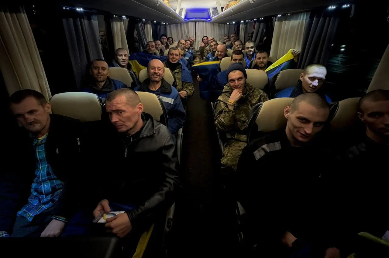 Ukraine, Russia Exchange 300 POWs in UAE-Brokered Deal