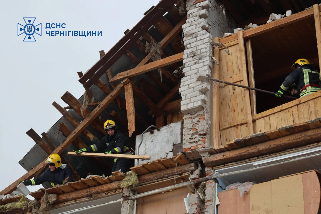 У Чернігові завершили рятувальну операцію на місці потрійного удару