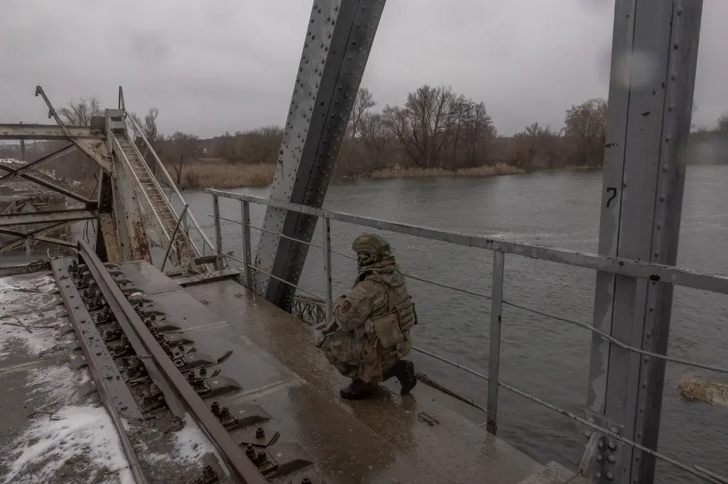 Russia Breaches Frontline River in East Ukraine, Official Says