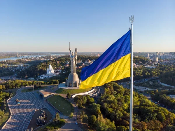 МЗС закликало українців за кордоном до єдності задля подолання агресії РФ