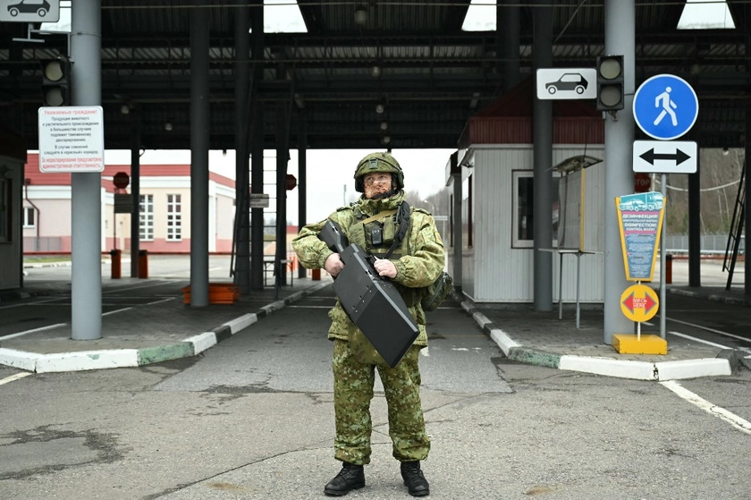 Silence and Suspicion on Belarus’ Border With Ukraine