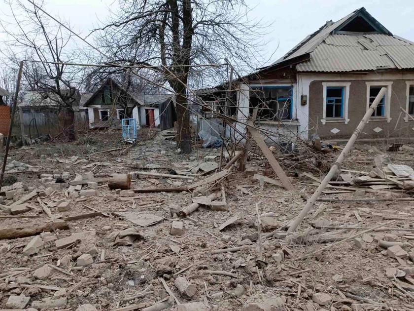 Через обстріли на Донеччині поранено троє людей