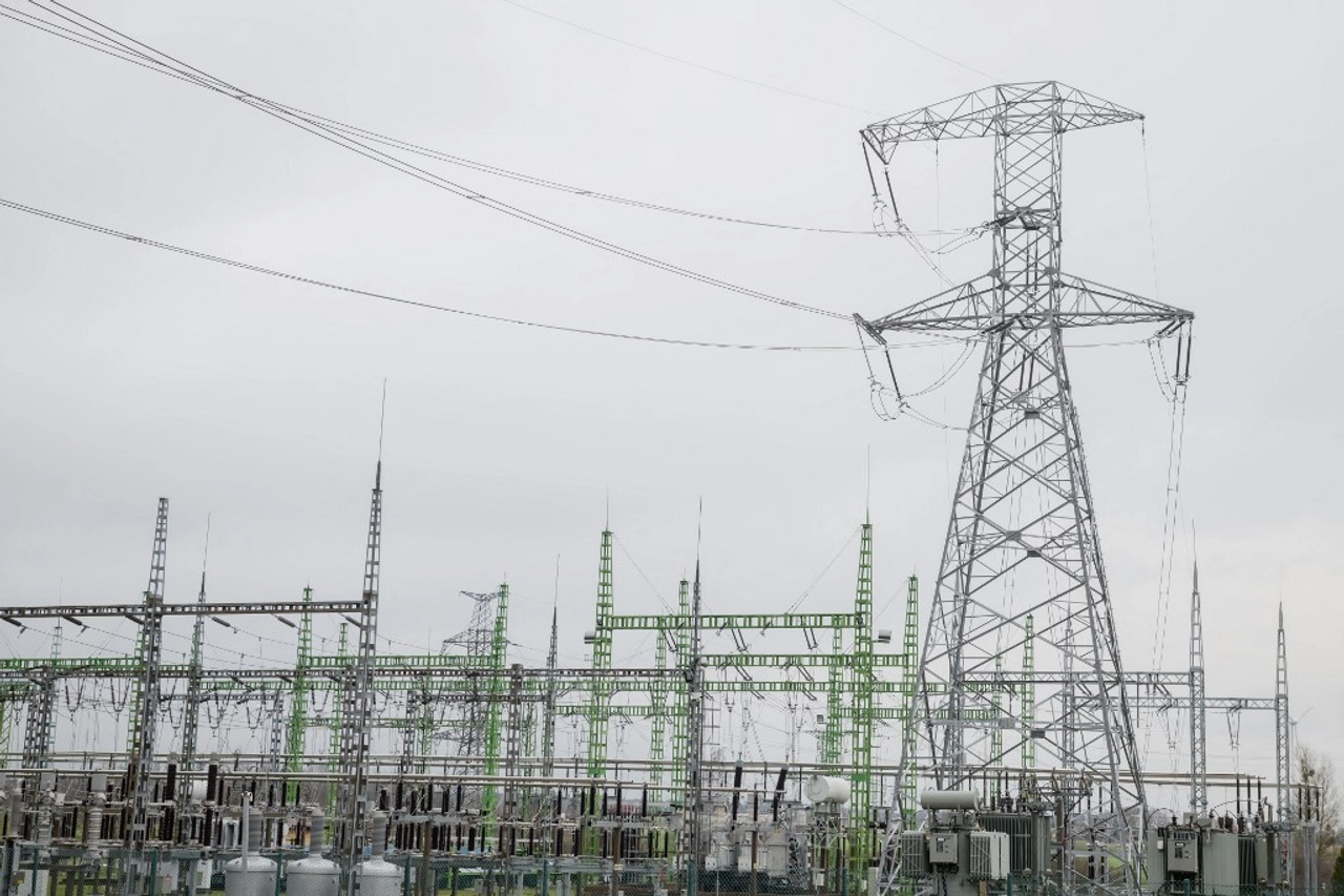 Baltics to Cut Soviet-Era Ties to Russian Power Grid