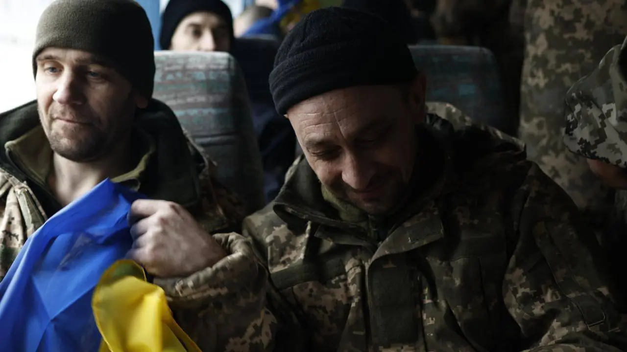 Zelensky: ‘A Good Day’ as 150 Soldiers Freed From Russian Captivity