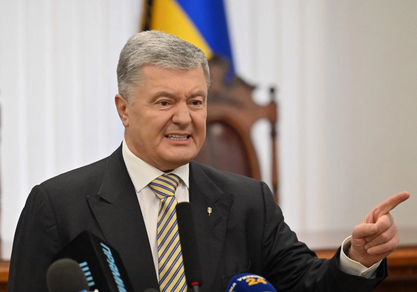 Ex-President Poroshenko Hit with Sanctions, Blames Zelensky for ‘Unconstitutional’ Move