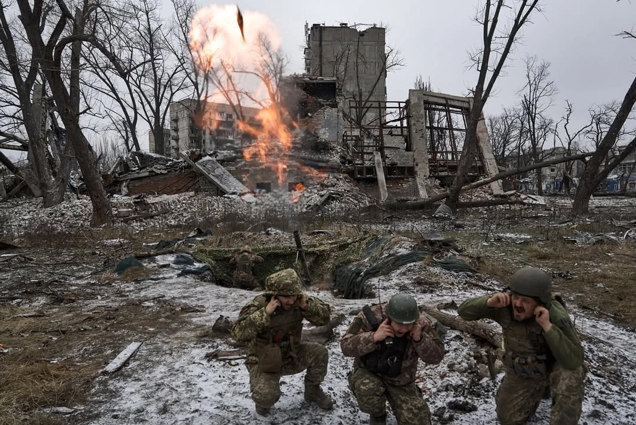 Трохи про дипломатичні викрутаси, Курщину та обстріли