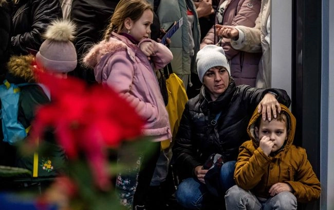 Польща обмежить допомогу на дітей для біженців та іммігрантів