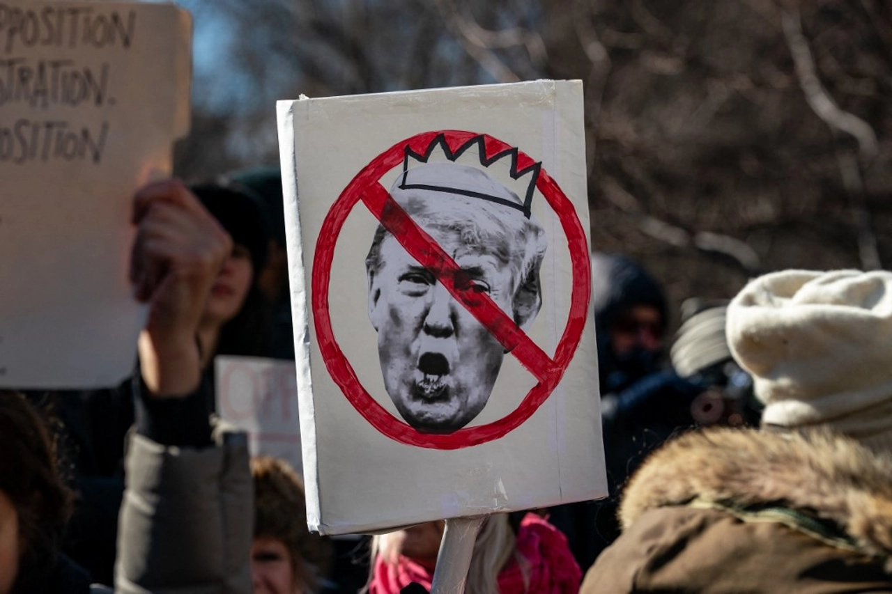 “Не зливай Україну!” – тисячі американців вийшли на протест проти Трампа