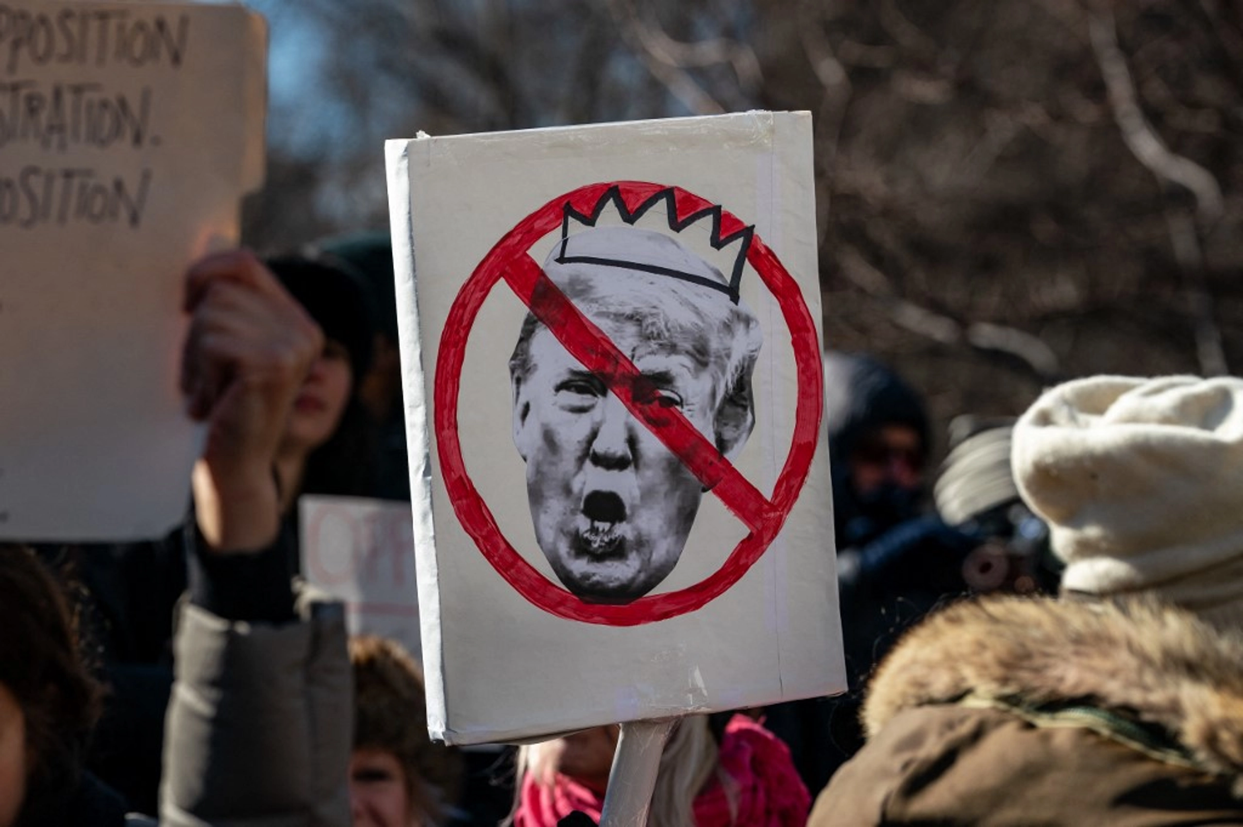 Don’t ‘Sell Ukranians Down the River’ – Thousands of Americans Protest Trump on President’s Day