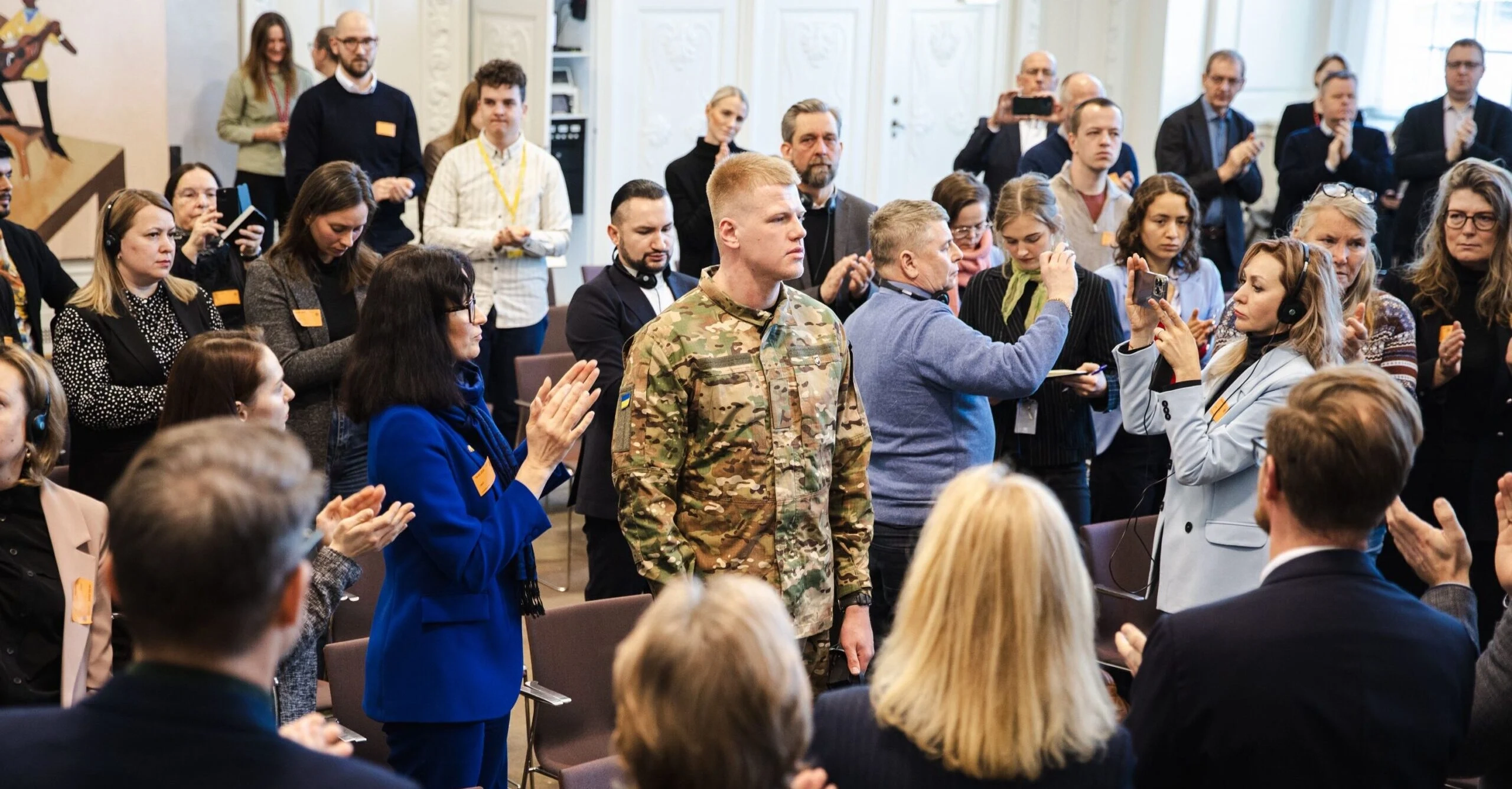 Звільнений з полону захисник “Азову” виступив у парламенті Данії